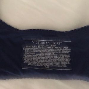 Victoria Secrets blue 36B bra